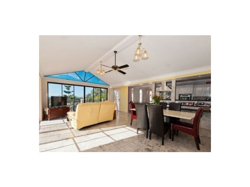 9 Nakula, Gaven QLD 4211