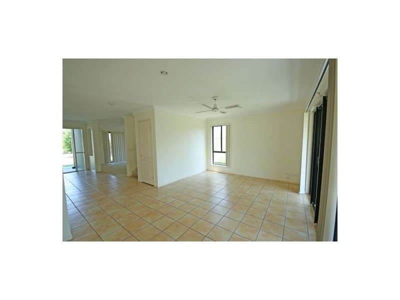 8 Katie Court, Arundel QLD 4214