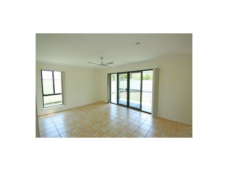 8 Katie Court, Arundel QLD 4214