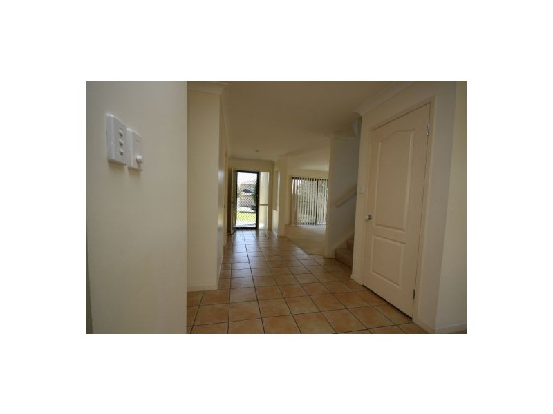 8 Katie Court, Arundel QLD 4214