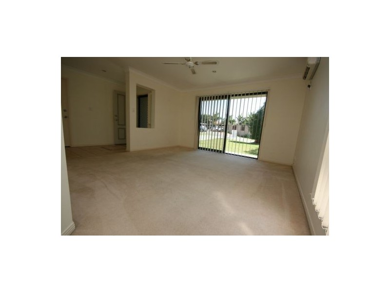 8 Katie Court, Arundel QLD 4214