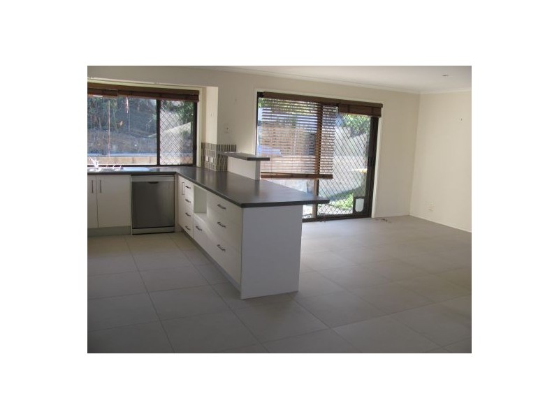 7 Metro, Oxenford QLD 4210