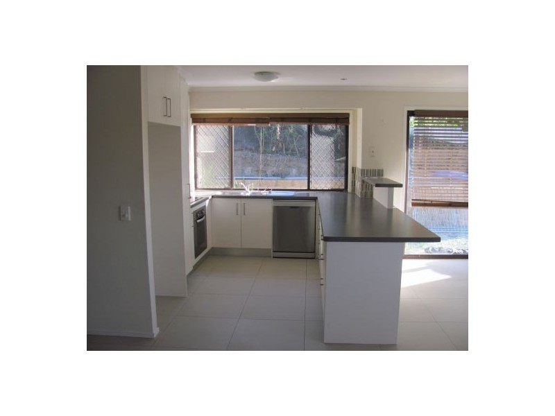 7 Metro, Oxenford QLD 4210