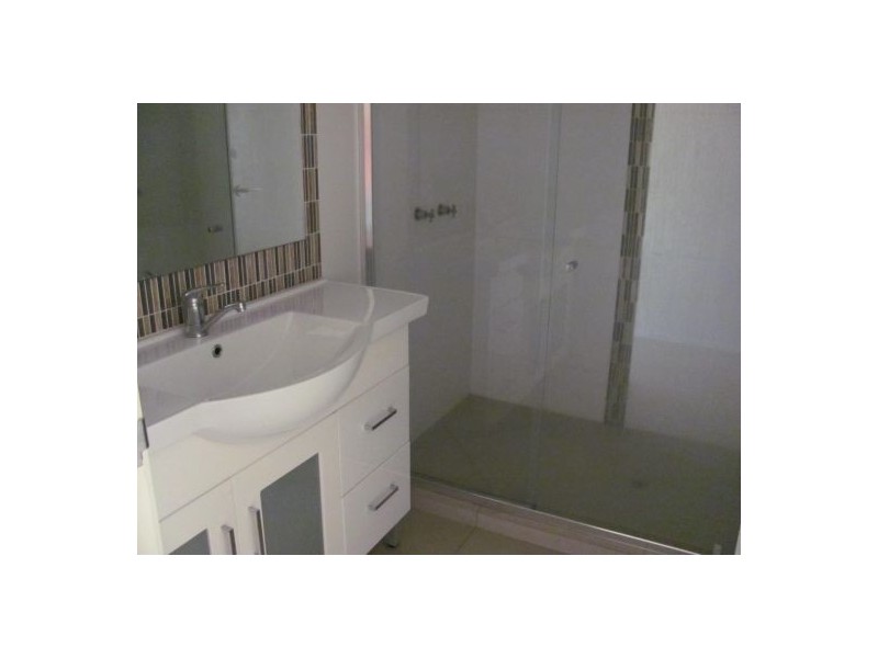 7 Metro, Oxenford QLD 4210