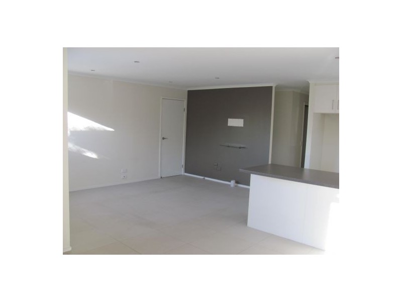 7 Metro, Oxenford QLD 4210