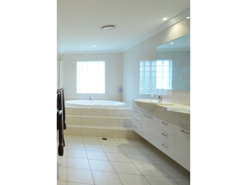 64 Worongary Road, Worongary QLD 4213