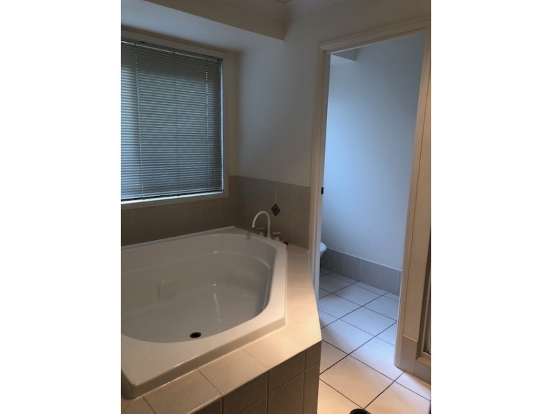 60 Ophelia Cres, Eatons Hill QLD 4037