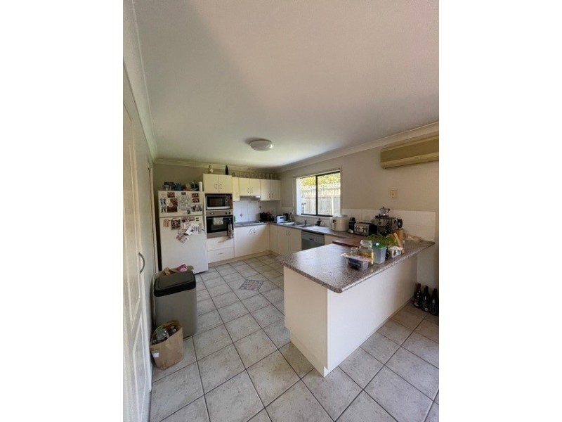 18 Estate Place, Holland Park West QLD 4121