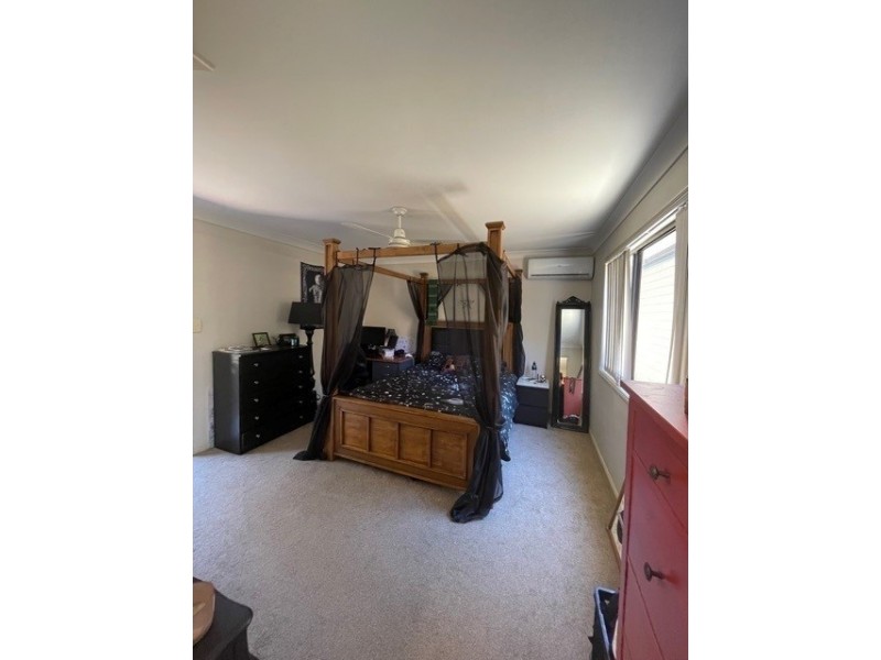 18 Estate Place, Holland Park West QLD 4121