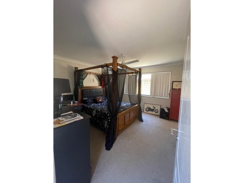 18 Estate Place, Holland Park West QLD 4121