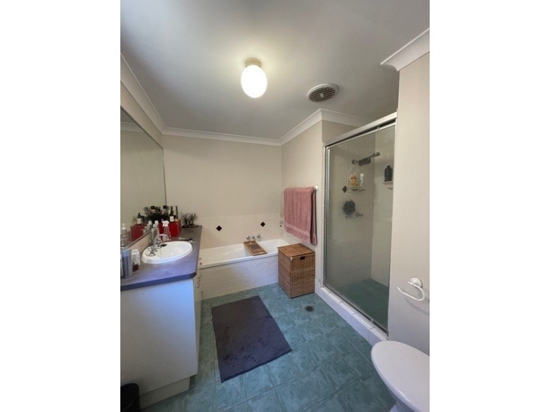 18 Estate Place, Holland Park West QLD 4121