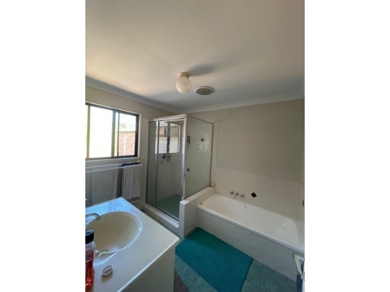 18 Estate Place, Holland Park West QLD 4121