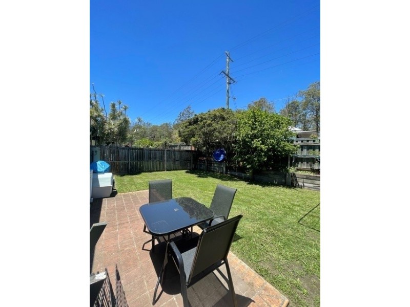 18 Estate Place, Holland Park West QLD 4121