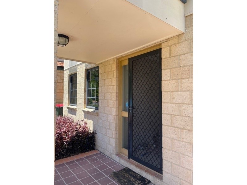 18 Estate Place, Holland Park West QLD 4121