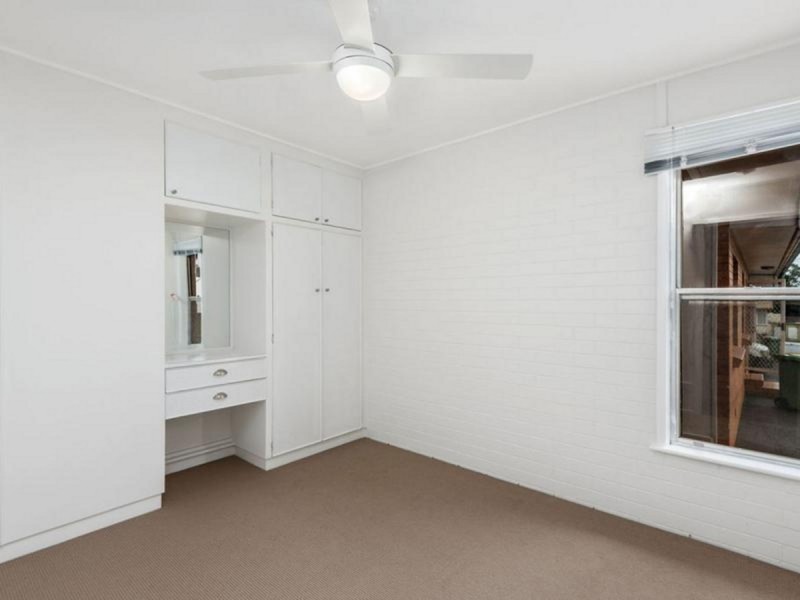 2/128 Long Street, Centenary Heights QLD 4350