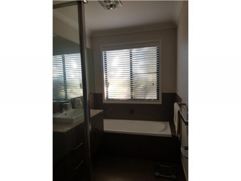 1/194 Alderley Street, Centenary Heights QLD 4350