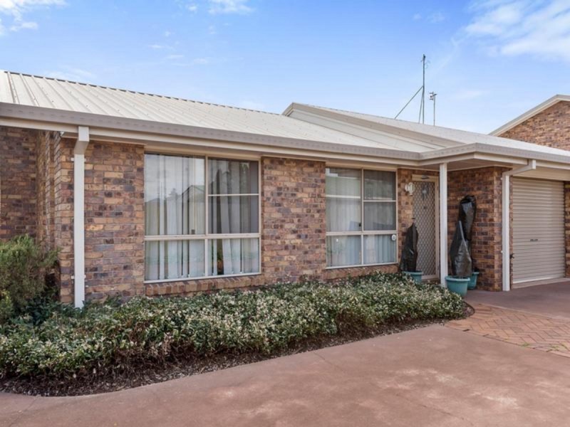 10 Carmen Street, Kearneys Spring QLD 4350