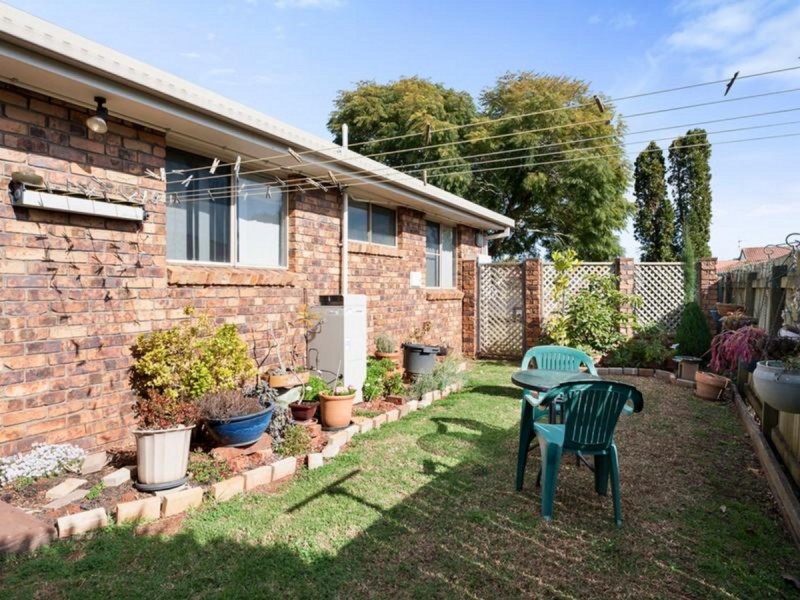 10 Carmen Street, Kearneys Spring QLD 4350