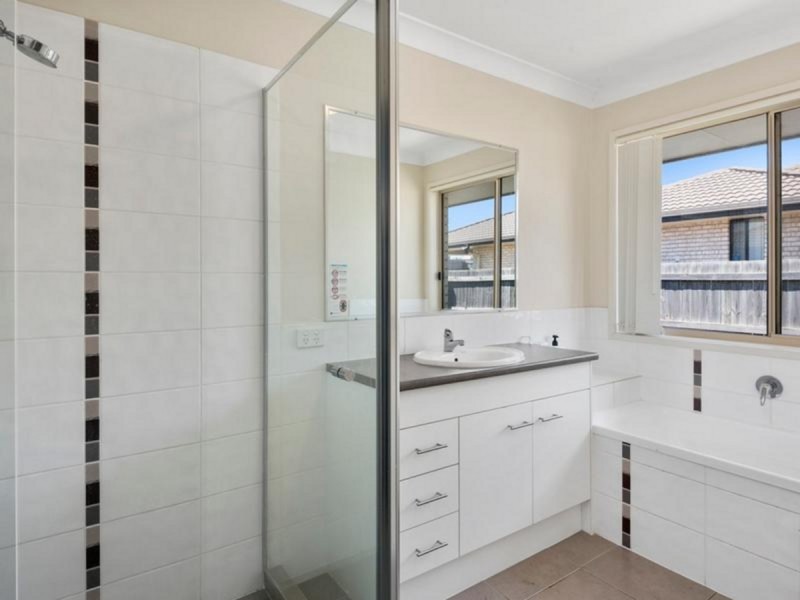 38 Newman Road, Wyreema QLD 4352