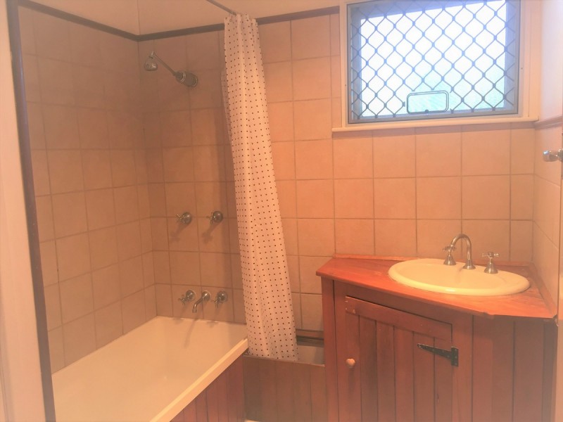 8 Norah Street, Centenary Heights QLD 4350