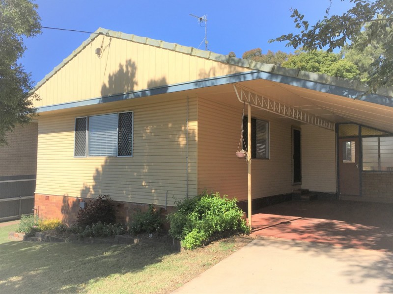 8 Norah Street, Centenary Heights QLD 4350