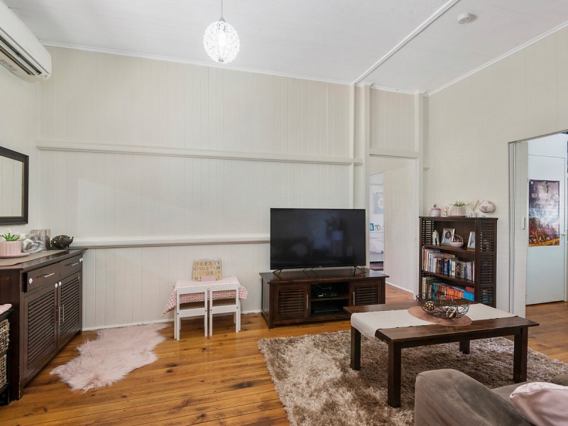 1 Morton Street, Oakey QLD 4401