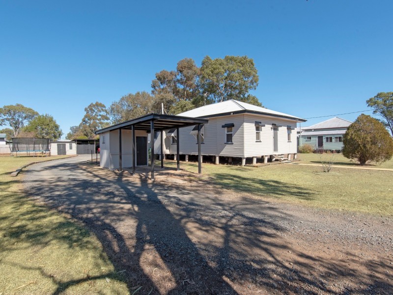 1 Morton Street, Oakey QLD 4401