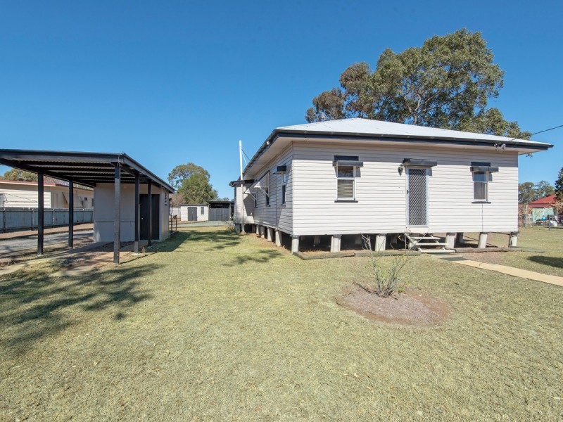 1 Morton Street, Oakey QLD 4401