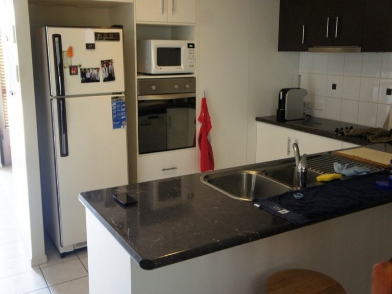 2/8 Mason Court, Kearneys Spring QLD 4350