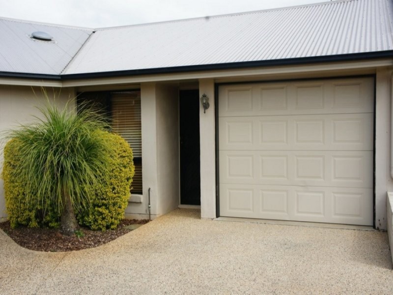 2/8 Mason Court, Kearneys Spring QLD 4350