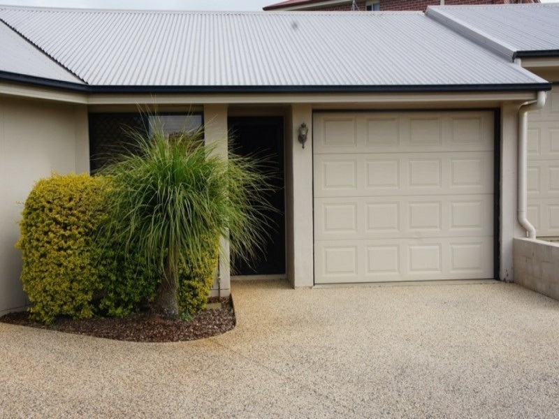 2/8 Mason Court, Kearneys Spring QLD 4350