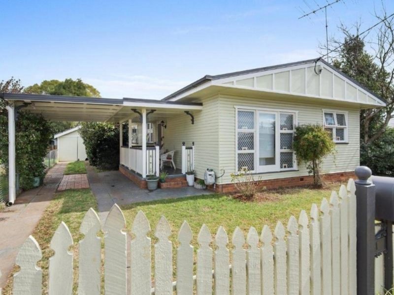 1 Bernard Street, Newtown QLD 4350