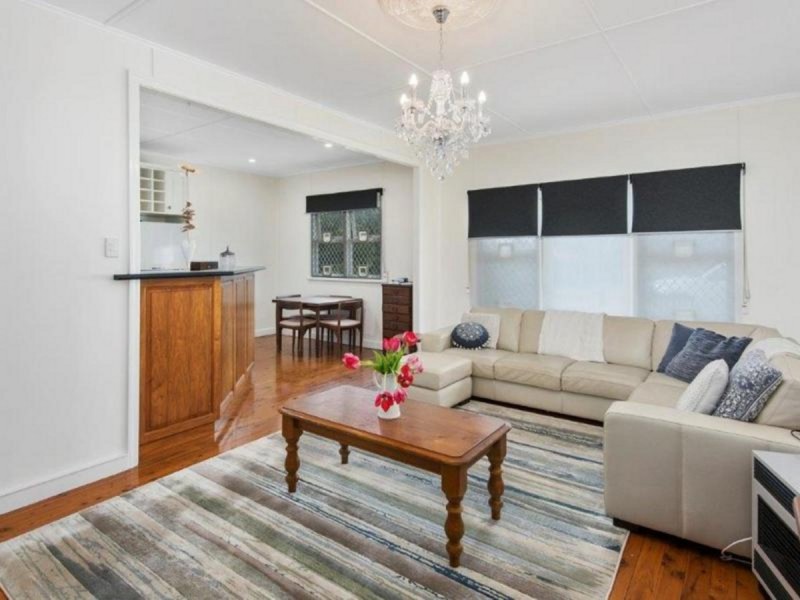 1 Bernard Street, Newtown QLD 4350