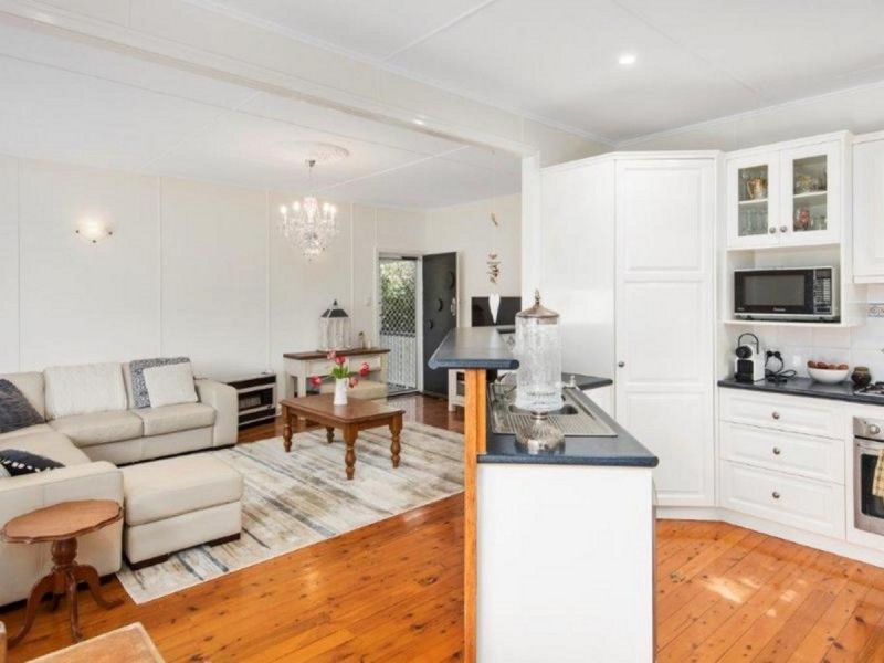 1 Bernard Street, Newtown QLD 4350
