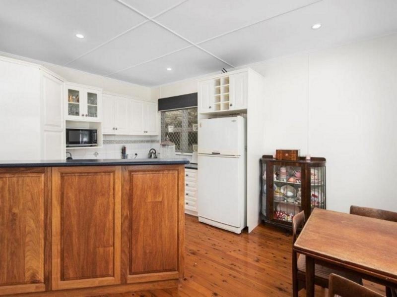 1 Bernard Street, Newtown QLD 4350
