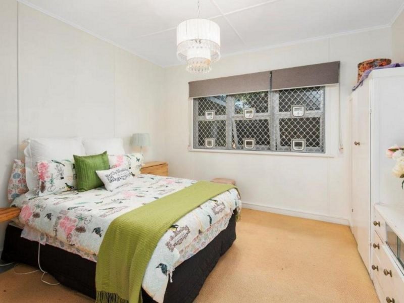 1 Bernard Street, Newtown QLD 4350