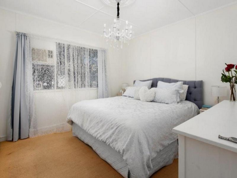 1 Bernard Street, Newtown QLD 4350