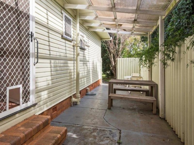 1 Bernard Street, Newtown QLD 4350