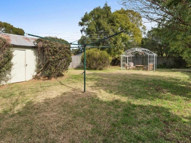1 Bernard Street, Newtown QLD 4350