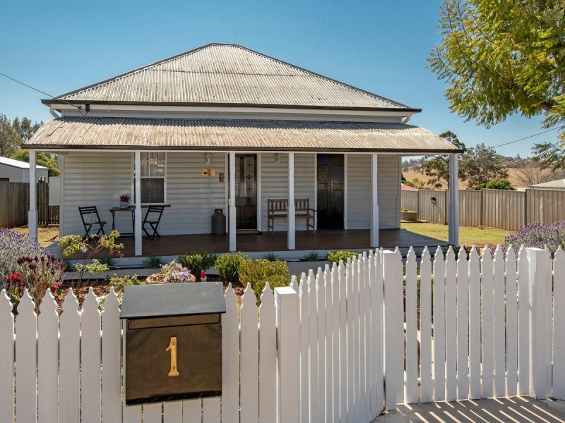 1 David Street, Rockville QLD 4350