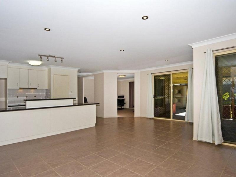 8 Patron Crescent, Glenvale QLD 4350