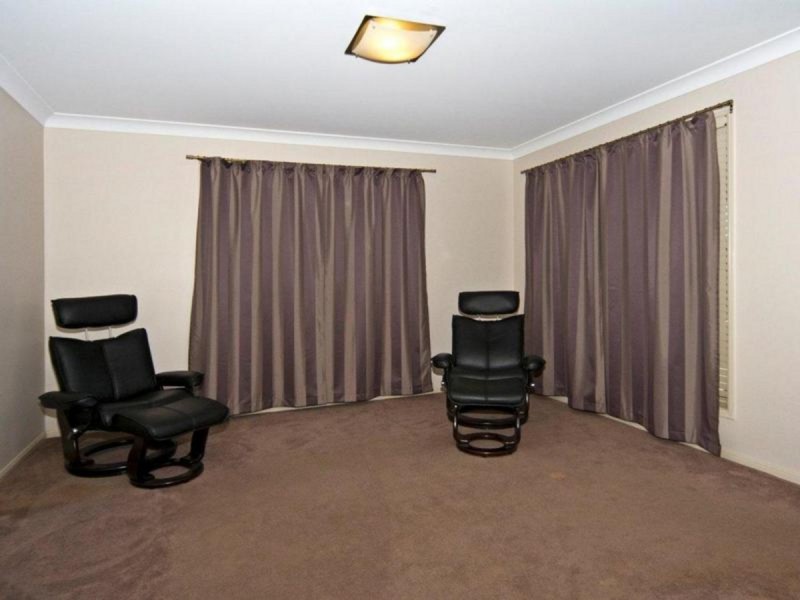 8 Patron Crescent, Glenvale QLD 4350