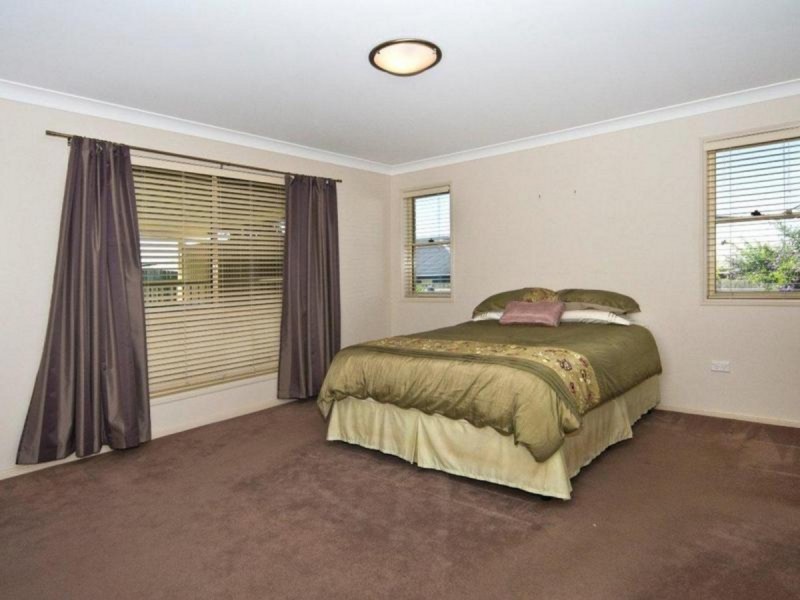 8 Patron Crescent, Glenvale QLD 4350