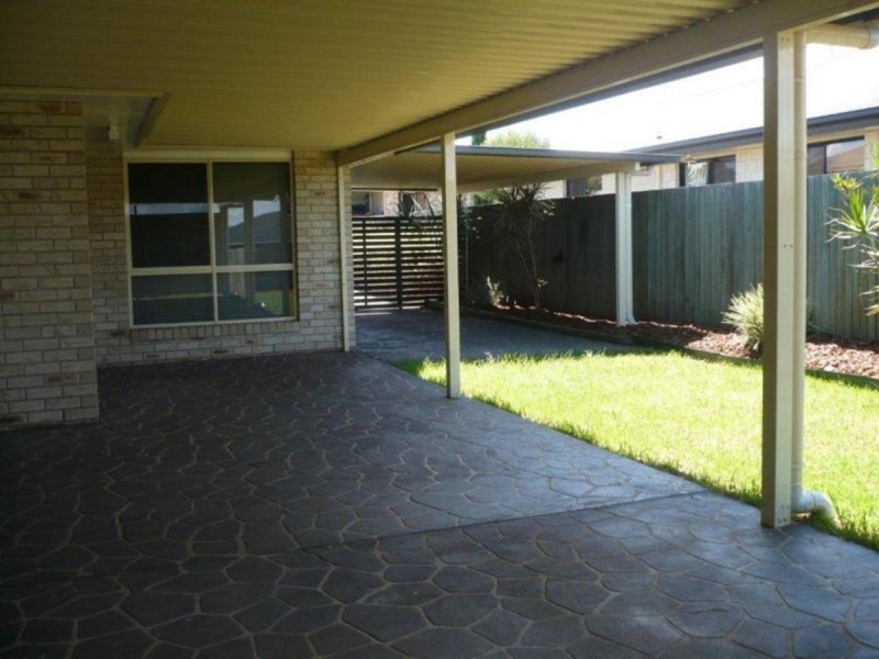 8 Patron Crescent, Glenvale QLD 4350