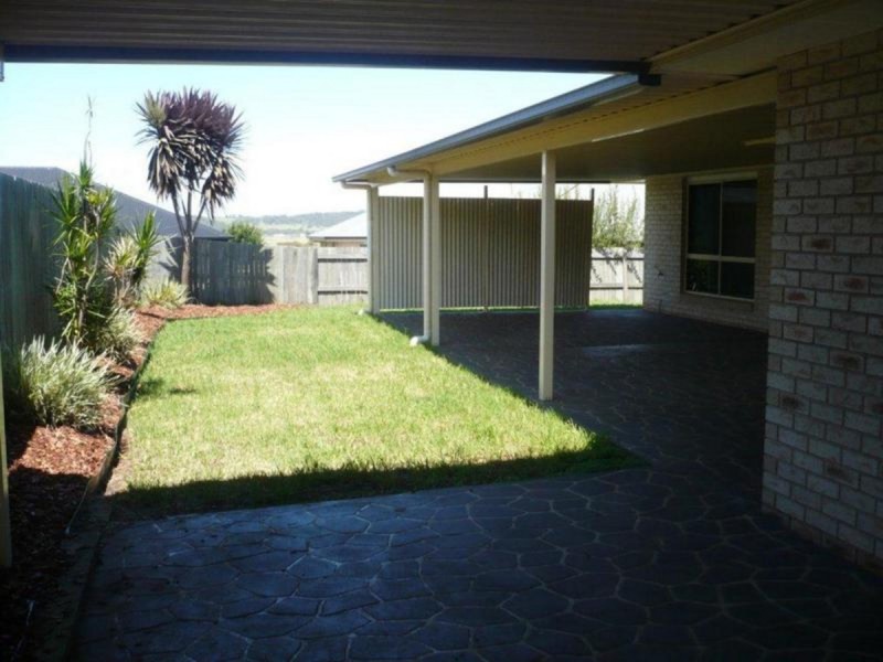 8 Patron Crescent, Glenvale QLD 4350