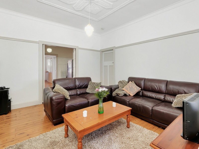 23 Henderson Street, Newtown QLD 4350