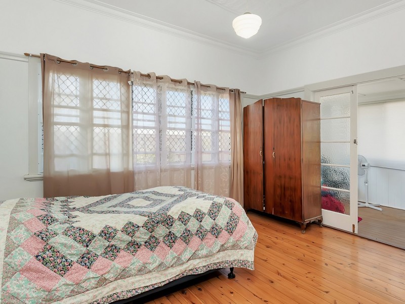 23 Henderson Street, Newtown QLD 4350