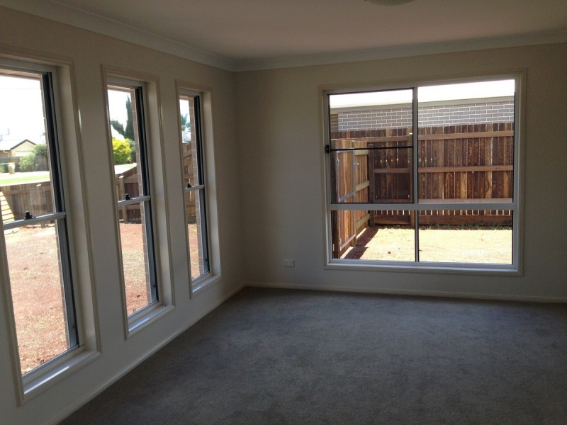 214 Nelson Street, Kearneys Spring QLD 4350