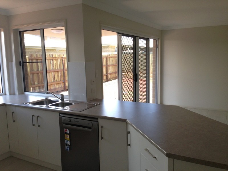 214 Nelson Street, Kearneys Spring QLD 4350