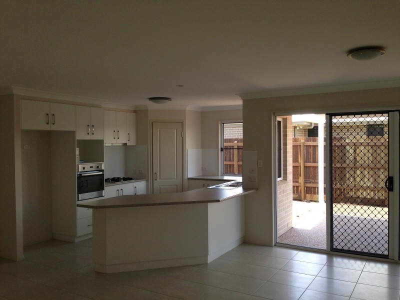 214 Nelson Street, Kearneys Spring QLD 4350